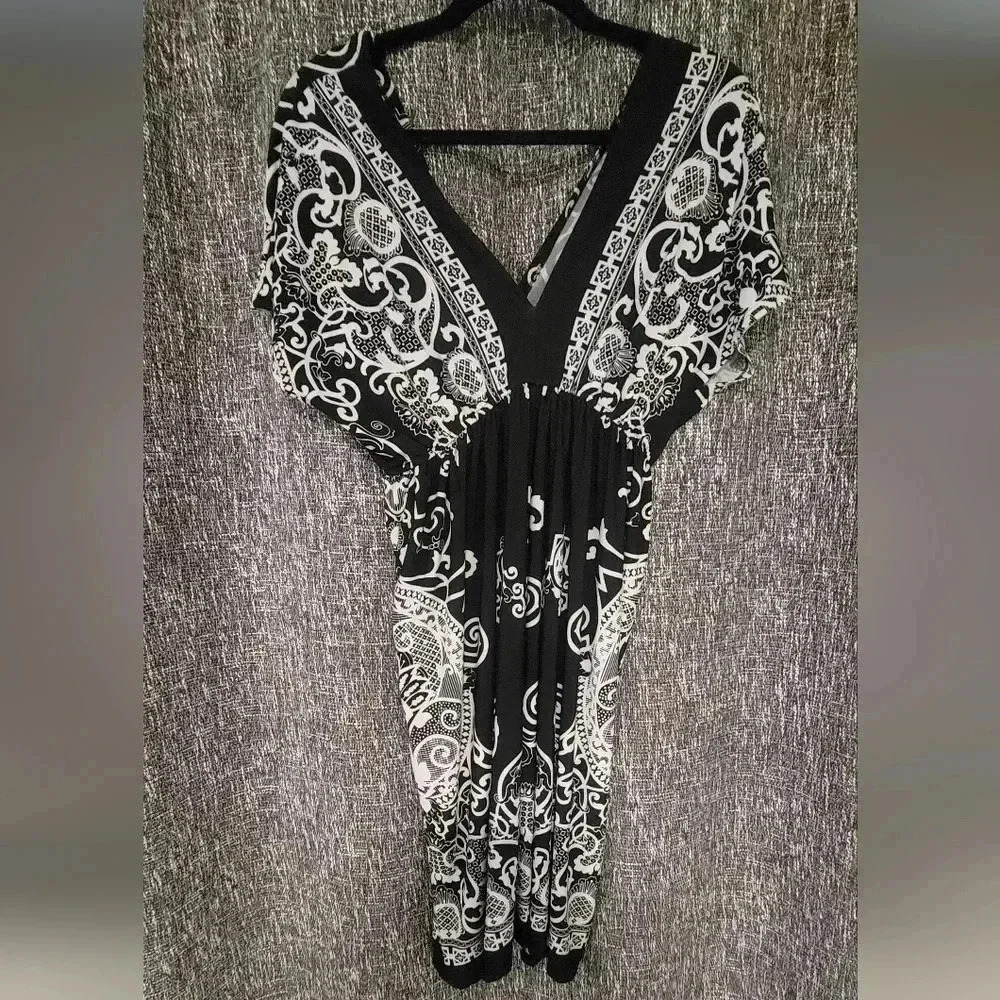 Black and white Kimono style dress, size small - Picture 2 of 4